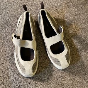 Lands End woman shoe 9 nice condition